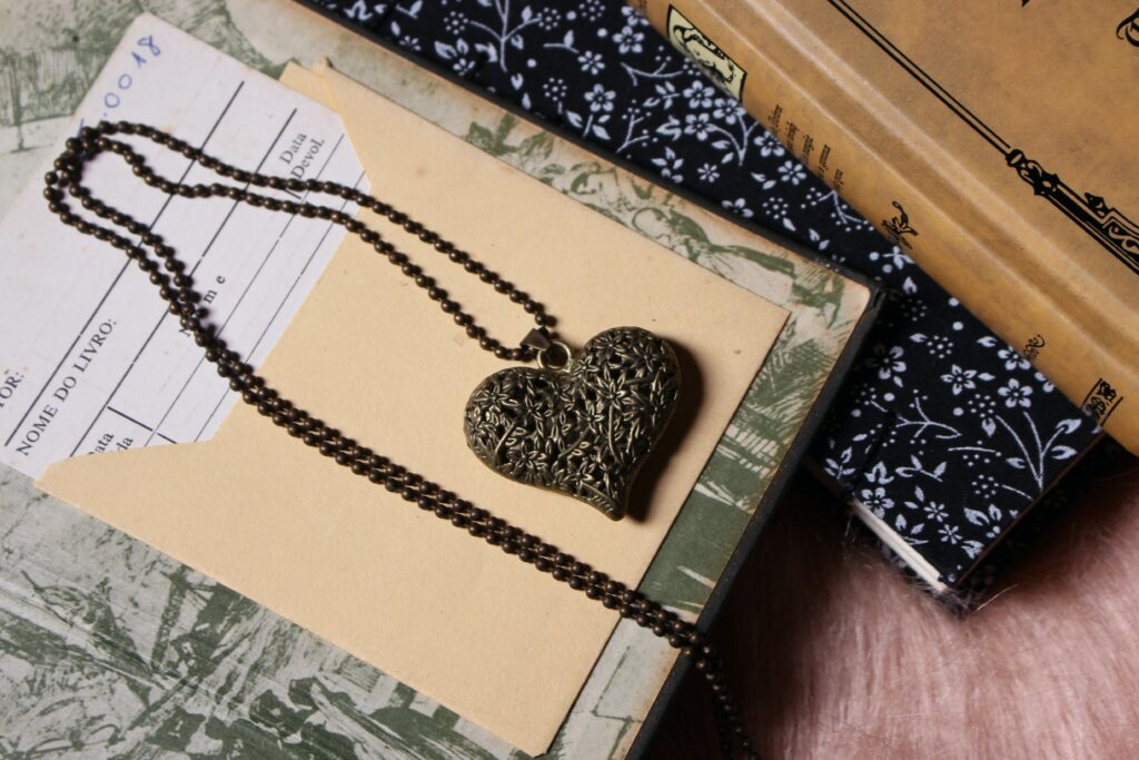 Découvrez les bijoux de l’esprit médiéval et apprenez à les reconnaître