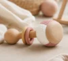 Les différentes fonctions du hochet pour bébé : le guide complet